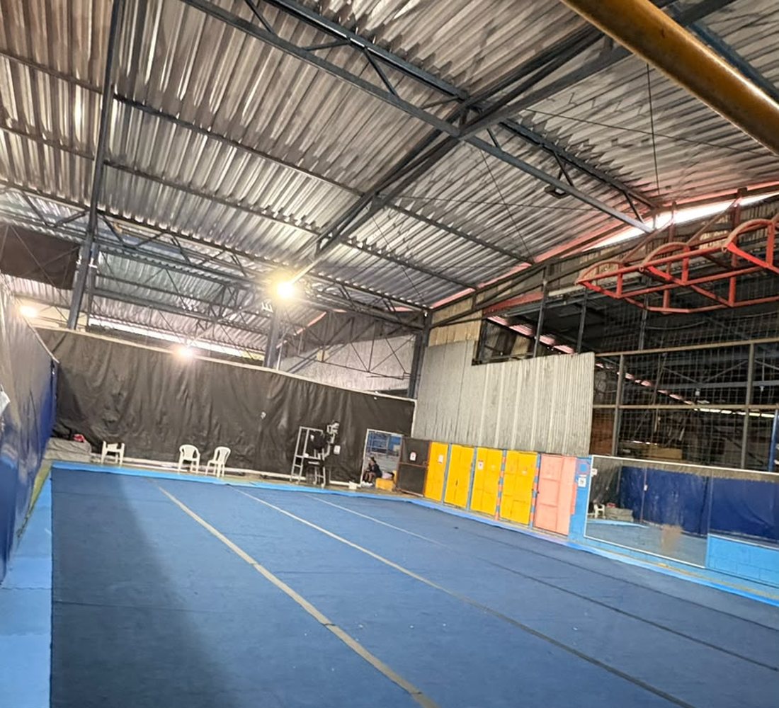 Gimnasio de la sede Plaza González Víquez con tatami azul